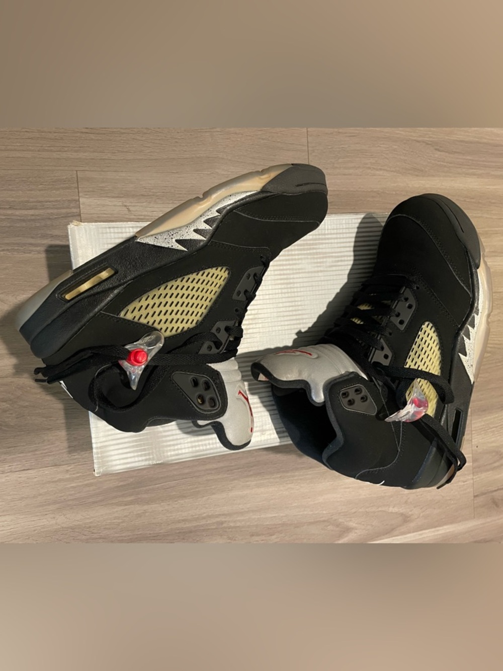 Air Jordan 5 retro — 2016 Black Metallic — Size 9.5